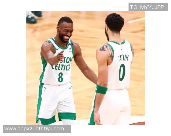 老哥你又胖了美记与绿军传奇安东尼沃克合影引发热议